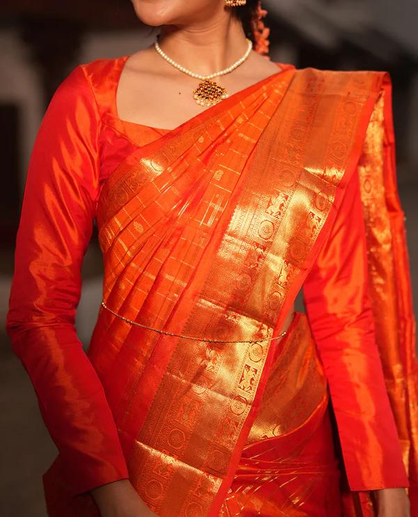 Dazzling Red Vasundhara Silk Saree - image 2