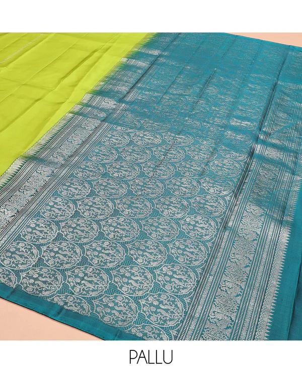 Borderless green zari buttas - image 4