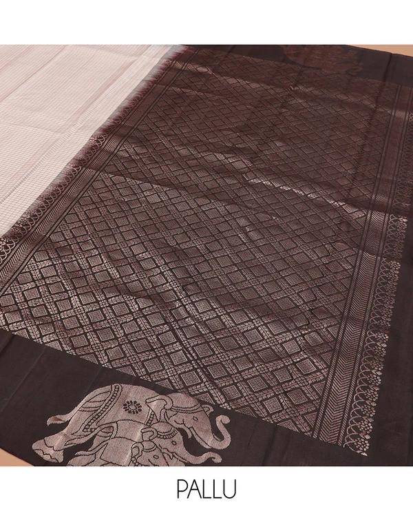 Off-White Kanchipuram Silk Saree - image 4