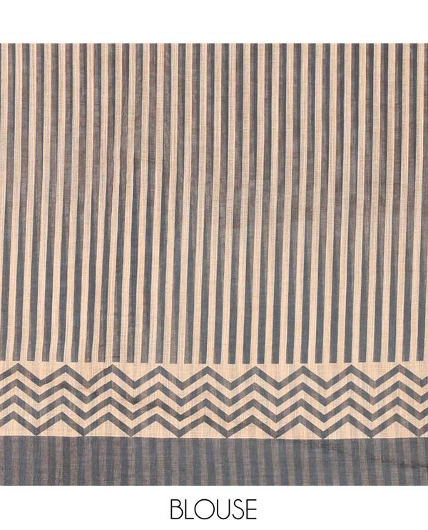 Chikku Linen Cotton Saree - image 2